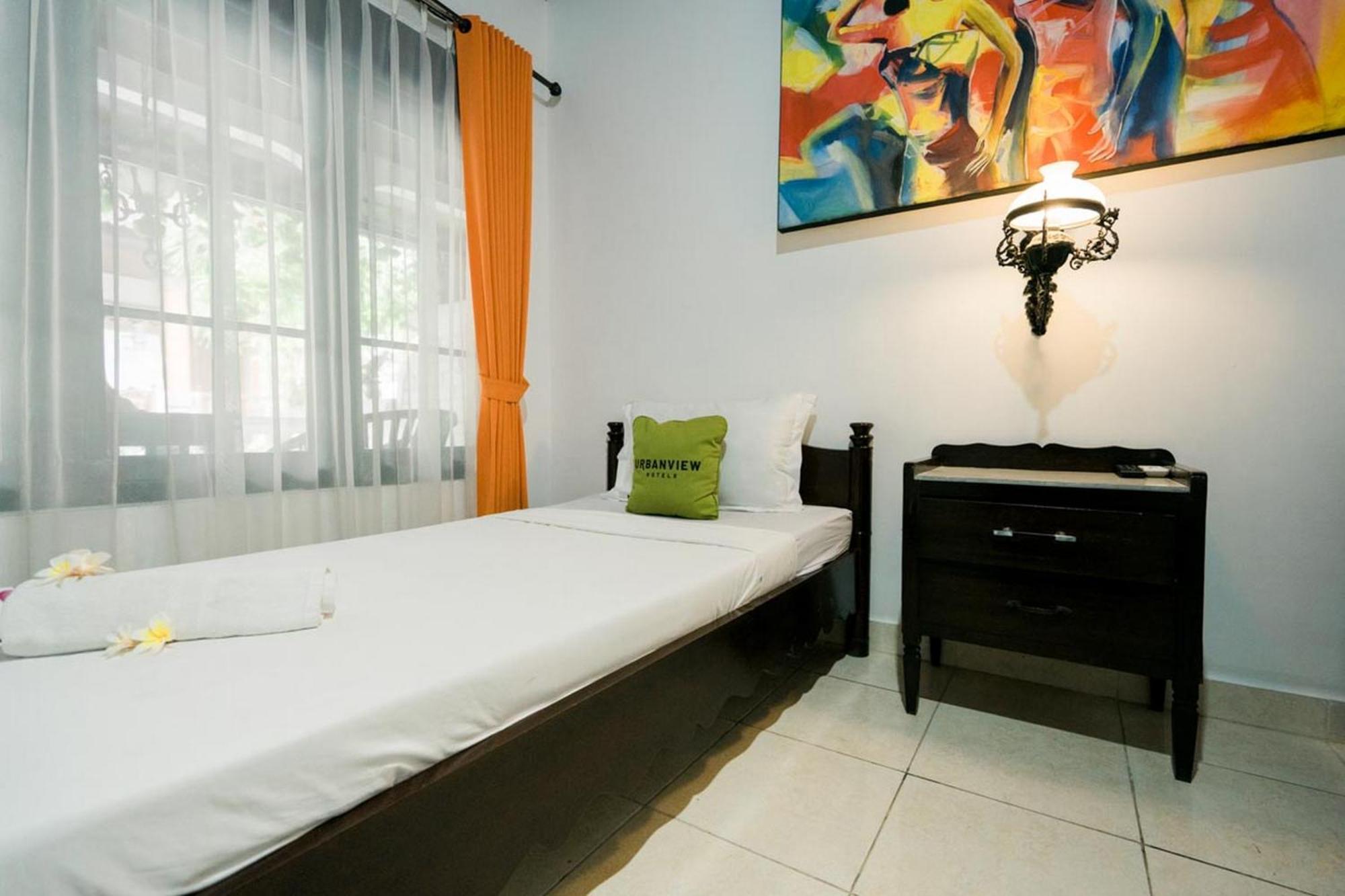 Urbanview Hotel Ananda Beach Sanur Bagian luar foto