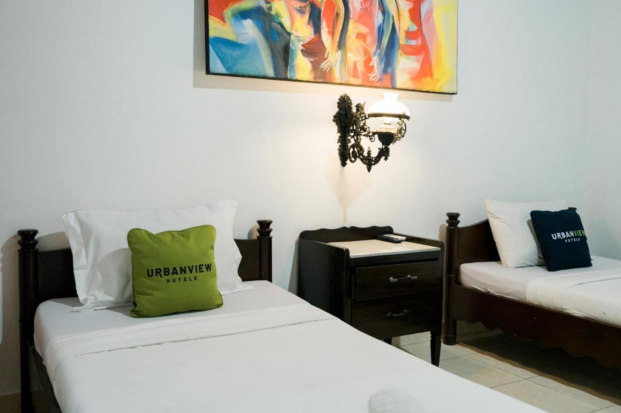 Urbanview Hotel Ananda Beach Sanur Bagian luar foto