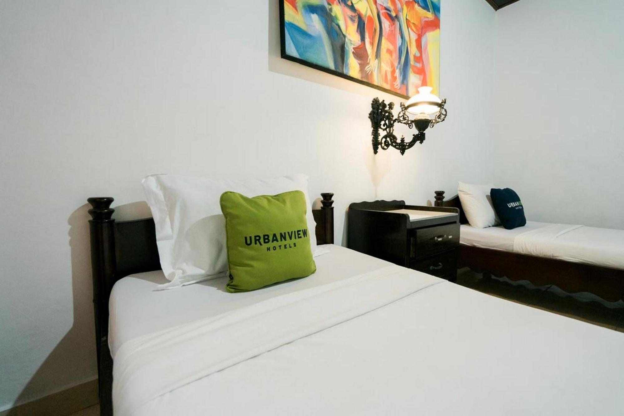 Urbanview Hotel Ananda Beach Sanur Bagian luar foto